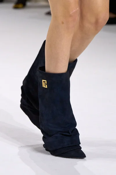 Look 99